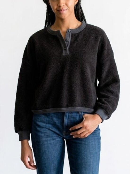 THE GREAT. Tops - The Great Fleece Henley Sweatshirt Black Textured Pullover Size 1 (small)